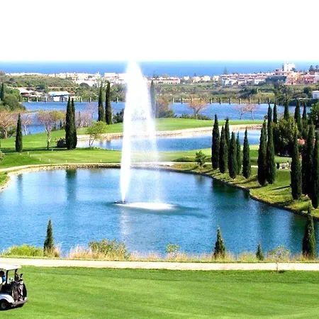 Apartment - Alicate Beachfront Apartment- 8 *