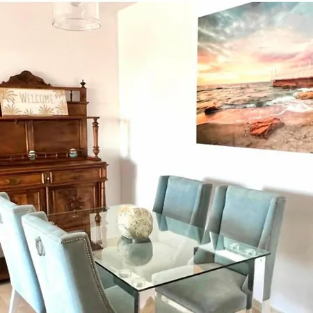 - Alicate Beachfront Apartment- 8 Apartment *