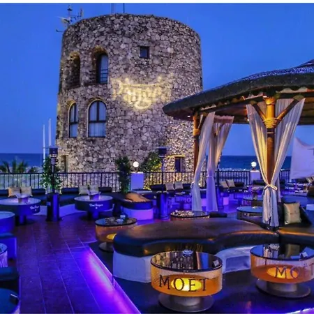 - Alicate Beachfront Apartment- 8 Marbella