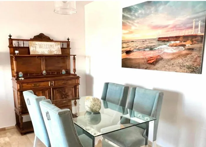 - Alicate Beachfront Apartment- 8 شقة *