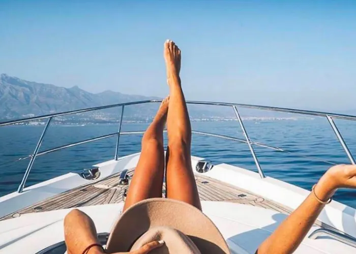 - Alicate Beachfront Apartment- 8 *