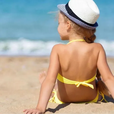 - Alicate Beachfront Apartment- 8 *