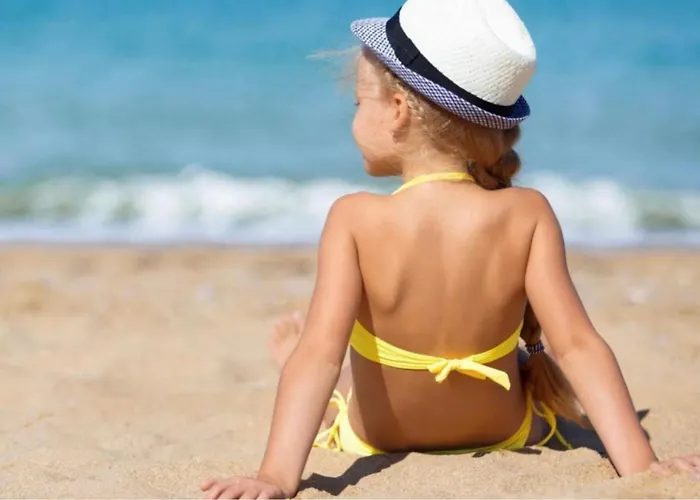 - Alicate Beachfront Apartment- 8 *